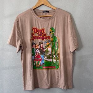 Alien Graphic Tan T-Shirt Men’s Large